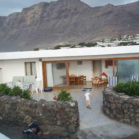 Lluvlin * Famara